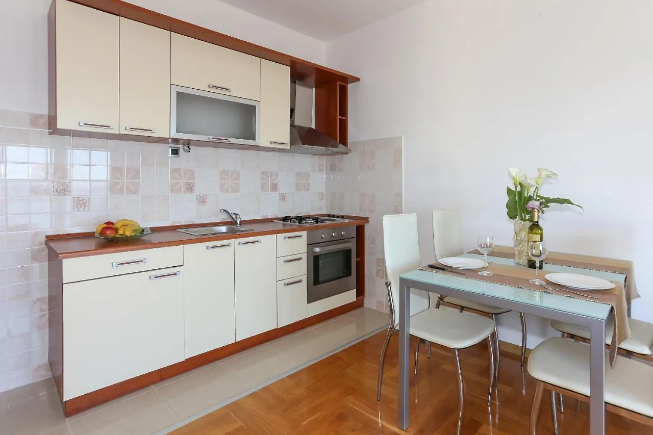 Villa Luciana Trogir 0*,