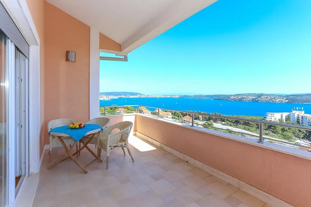 Villa Luciana Τρογκίρ 0*,