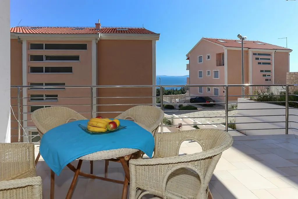 Villa Luciana Τρογκίρ