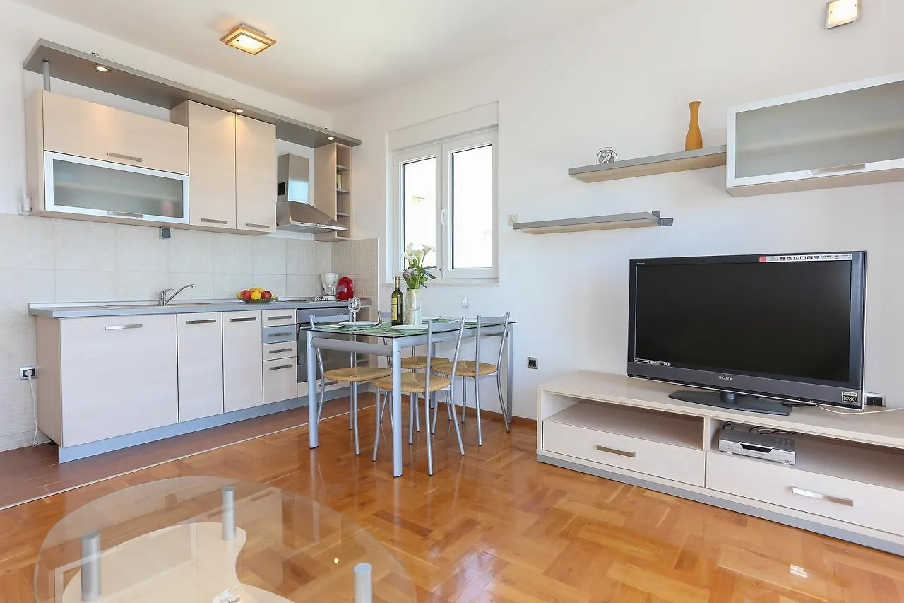Villa Luciana Τρογκίρ 0*,  Κροατία