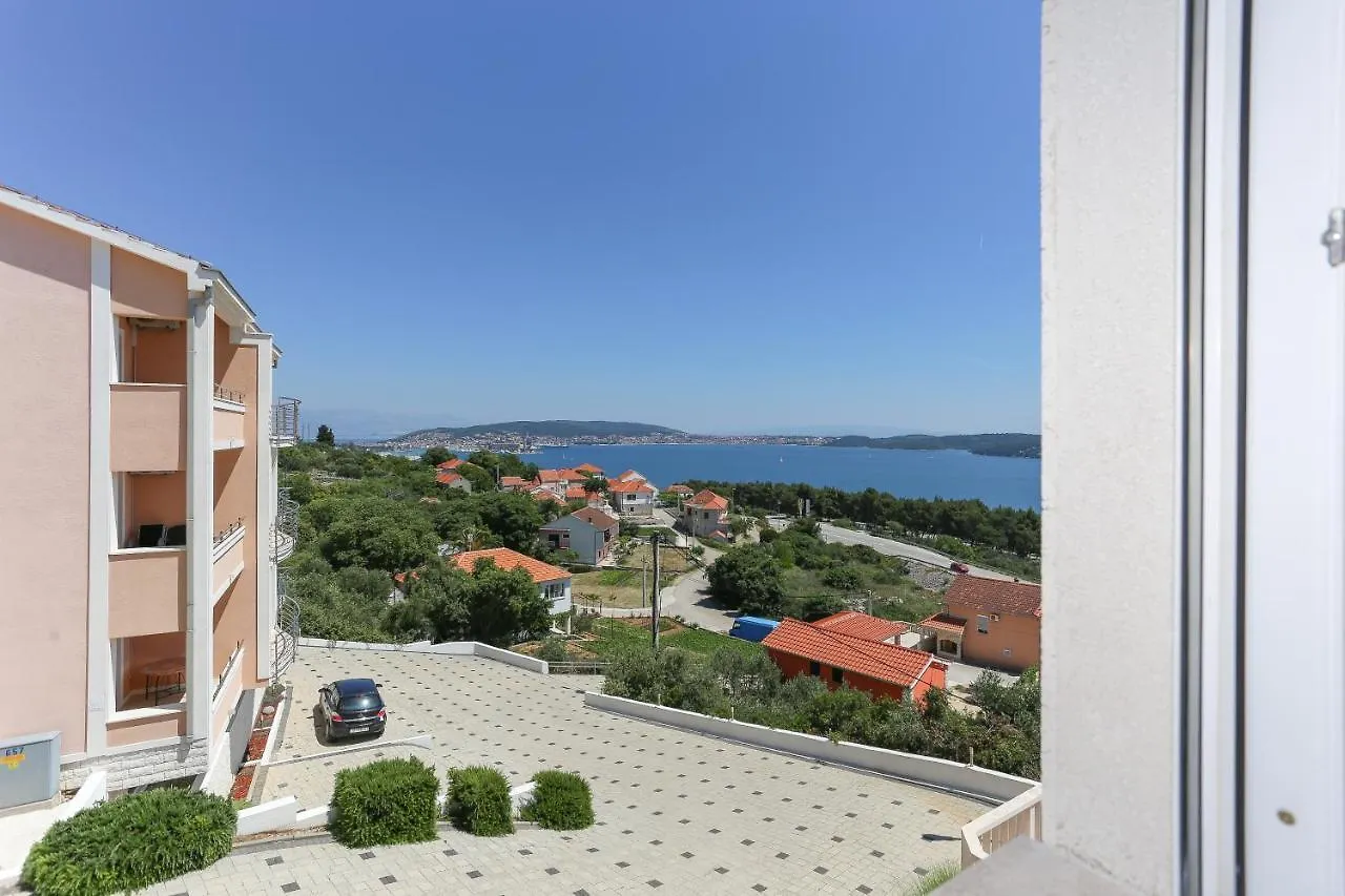 Villa Luciana Τρογκίρ